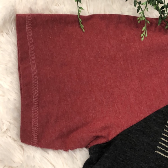 Red Thread tee - Picture 5 of 8